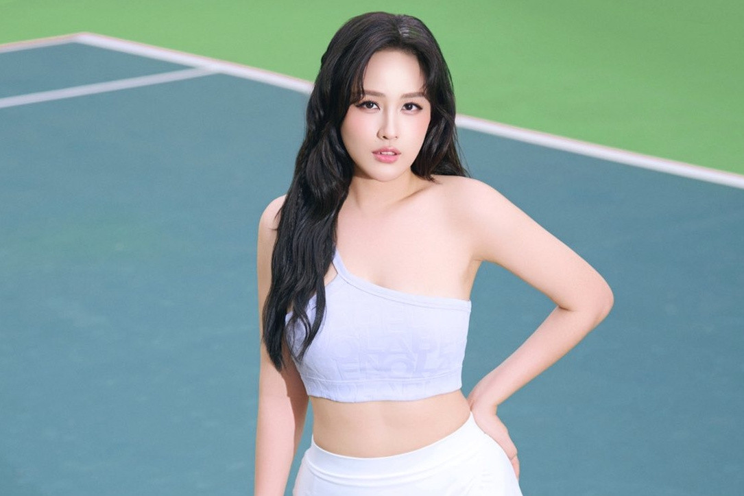 Mai Phương Thúy sexy chơi tennis, NSND Tự Long tâm tư