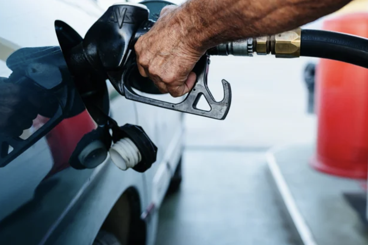 Phải làm gì khi đổ nhầm xăng vào động cơ diesel?