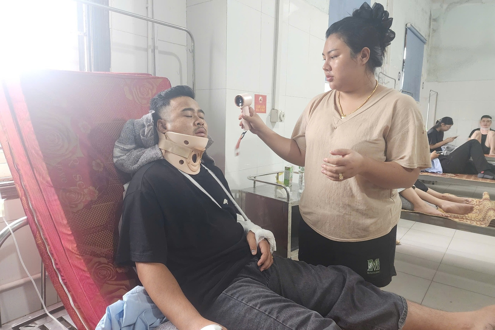 Vụ lật xe ở Hà Tĩnh 10 người chết: Một bệnh nhân nguy cơ liệt do gãy đốt sống cổ