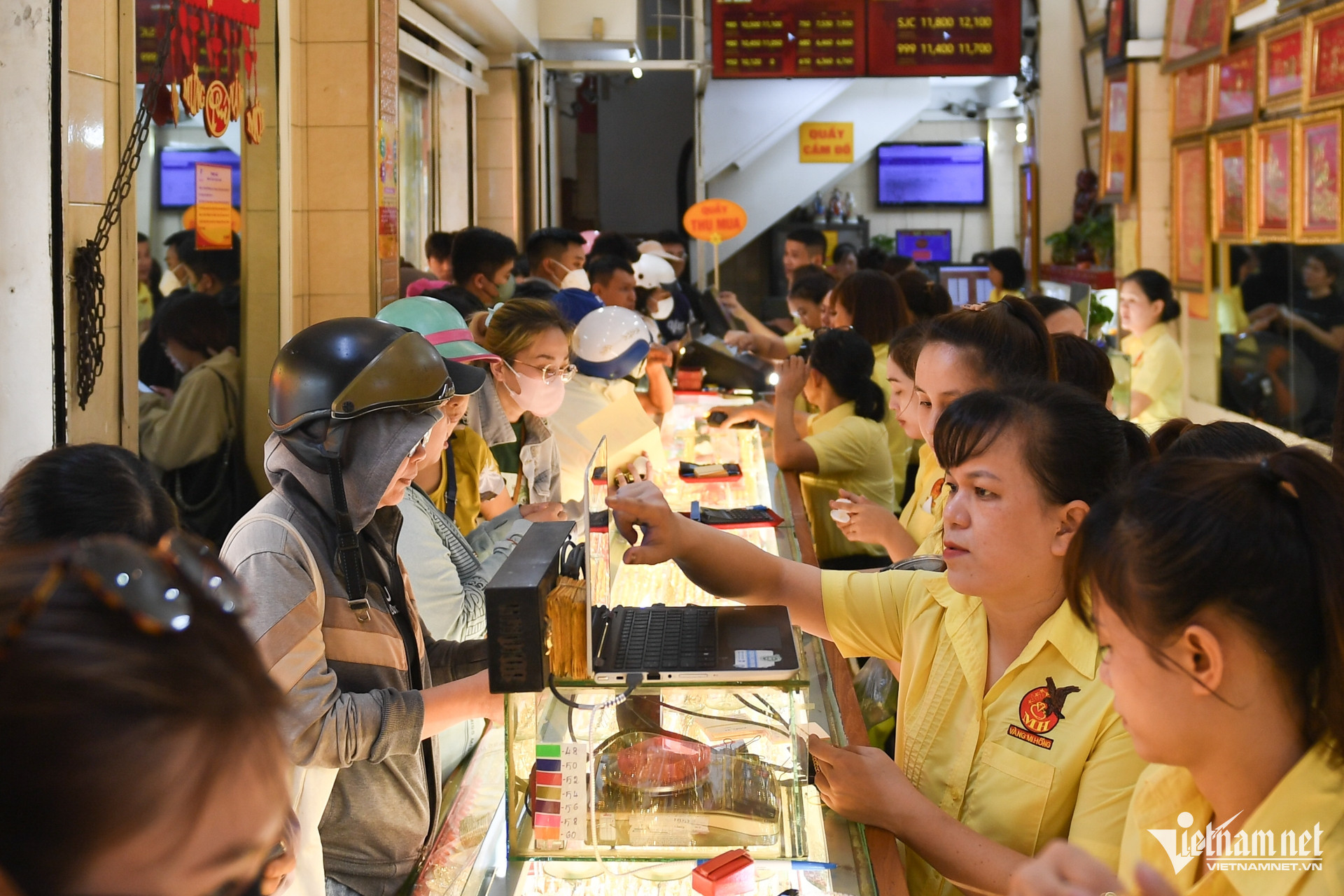Giá vàng hôm nay 27/7/2025 lao dốc, vàng SJC giảm hơn nửa triệu đồng/lượng 1 w vang tphcm nguyen hue 4 85369.jpeg