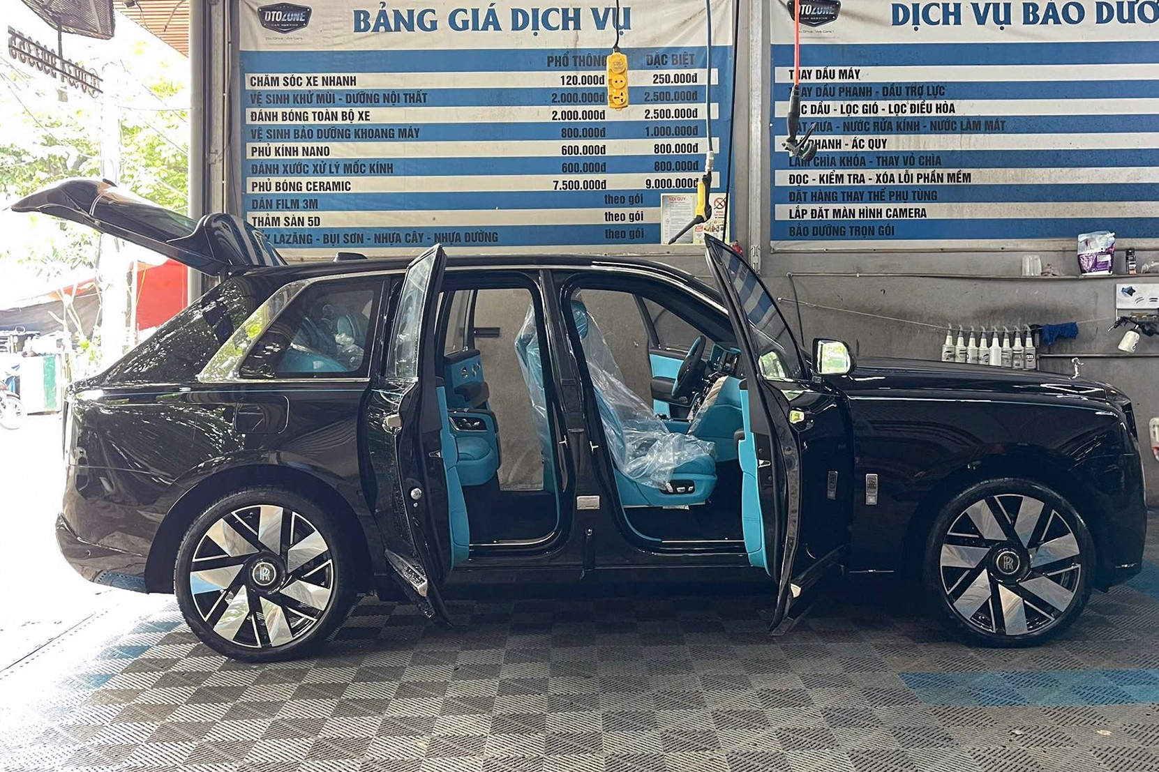 Xe siêu sang Rolls-Royce Cullinan 2025 đầu tiên về Việt Nam, giá hơn 20 tỷ đồng