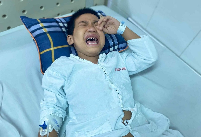 Xin cứu giúp cậu bé 6 tuổi bị bệnh hiểm nghèo có nguy cơ mất thận