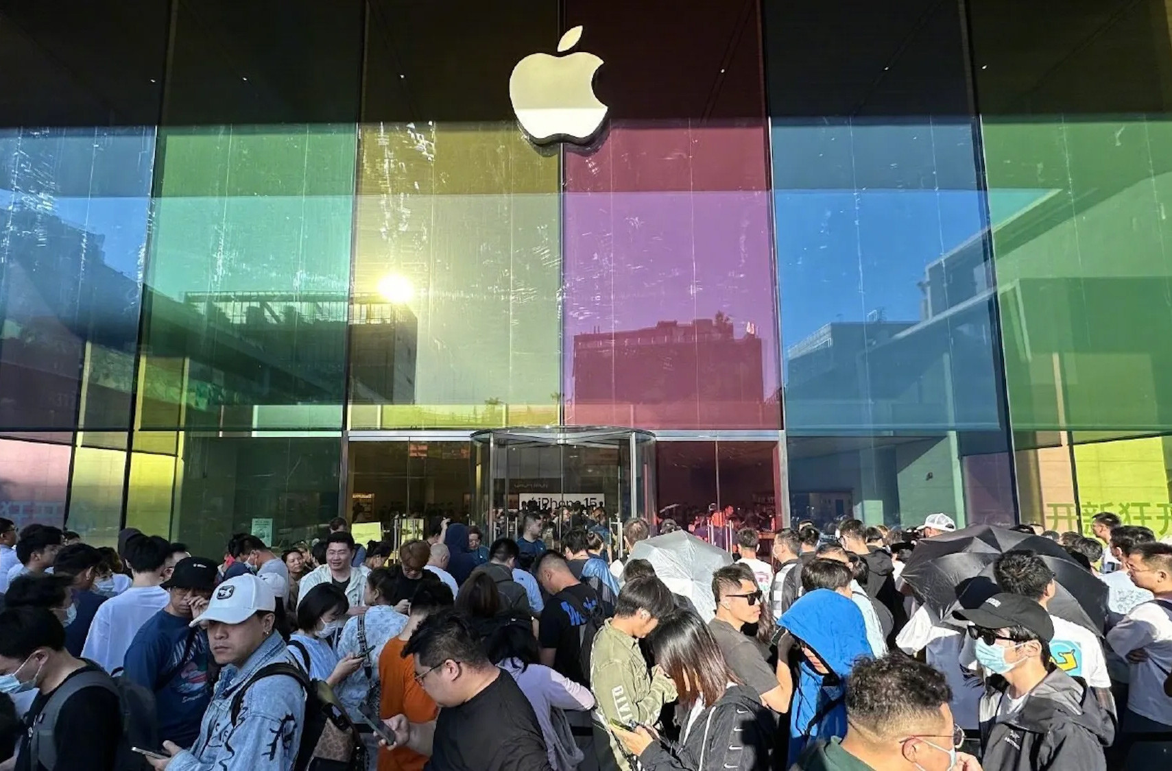 Apple dong cua.jpg