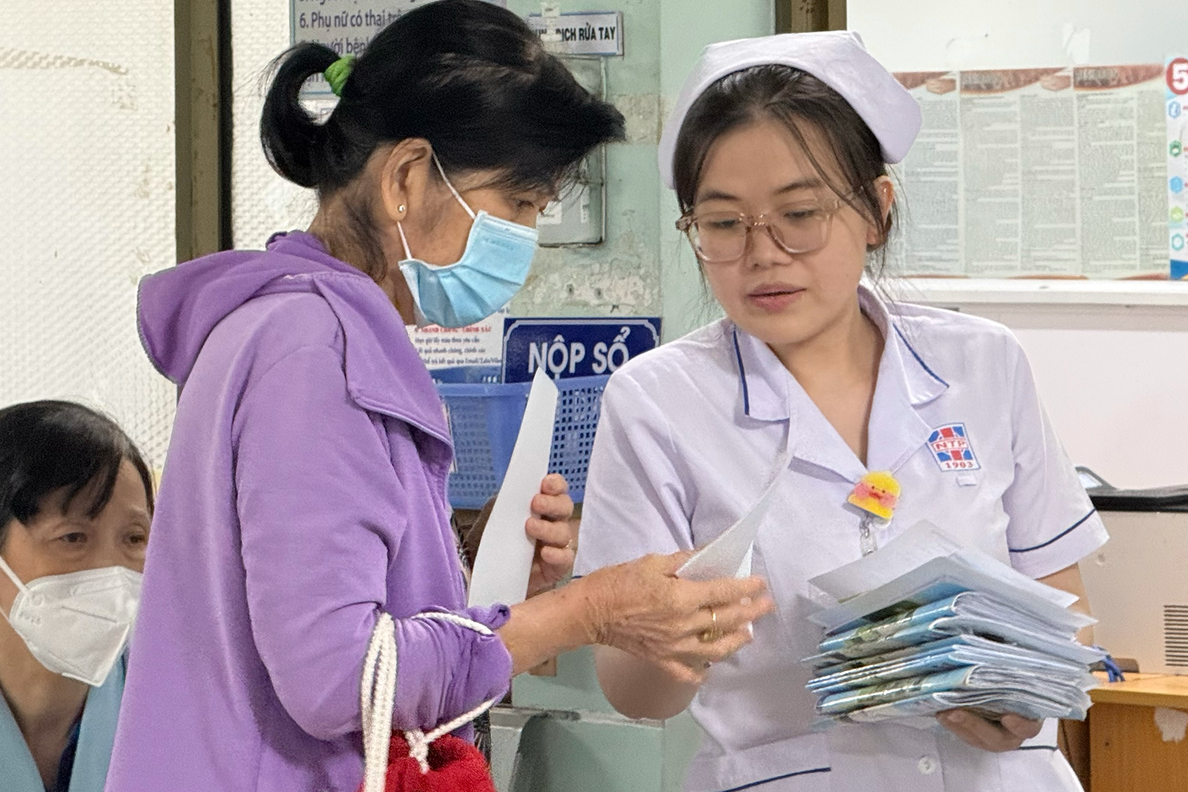 Bệnh viện ở TPHCM dừng chụp ảnh người khám bệnh sau nhiều ý kiến trái chiều
