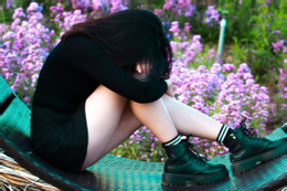 Chị đưa người yêu về sống thử, em gái 17 tuổi sống trong sợ hãi mỗi đêm