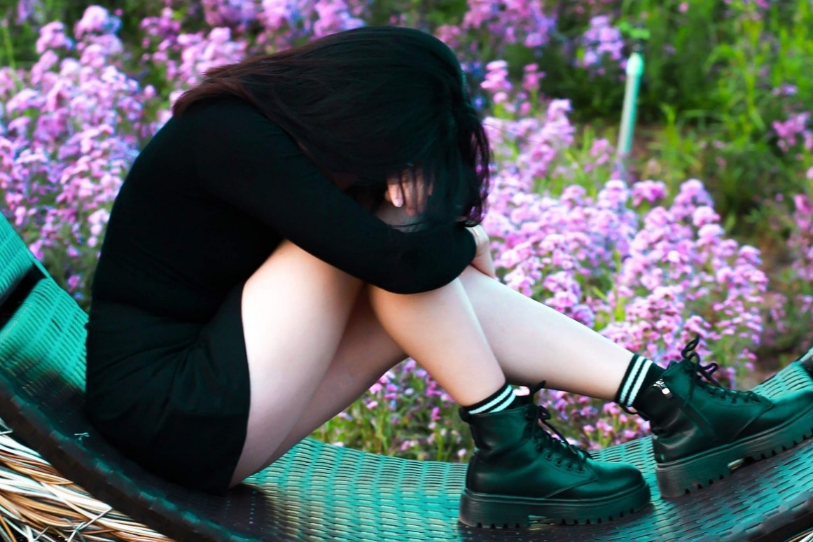 Chị đưa người yêu về sống thử, em gái 17 tuổi sống trong sợ hãi mỗi đêm