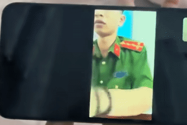 Kẻ giả danh công an lộ mặt qua cuộc gọi video với người phụ nữ cao tay