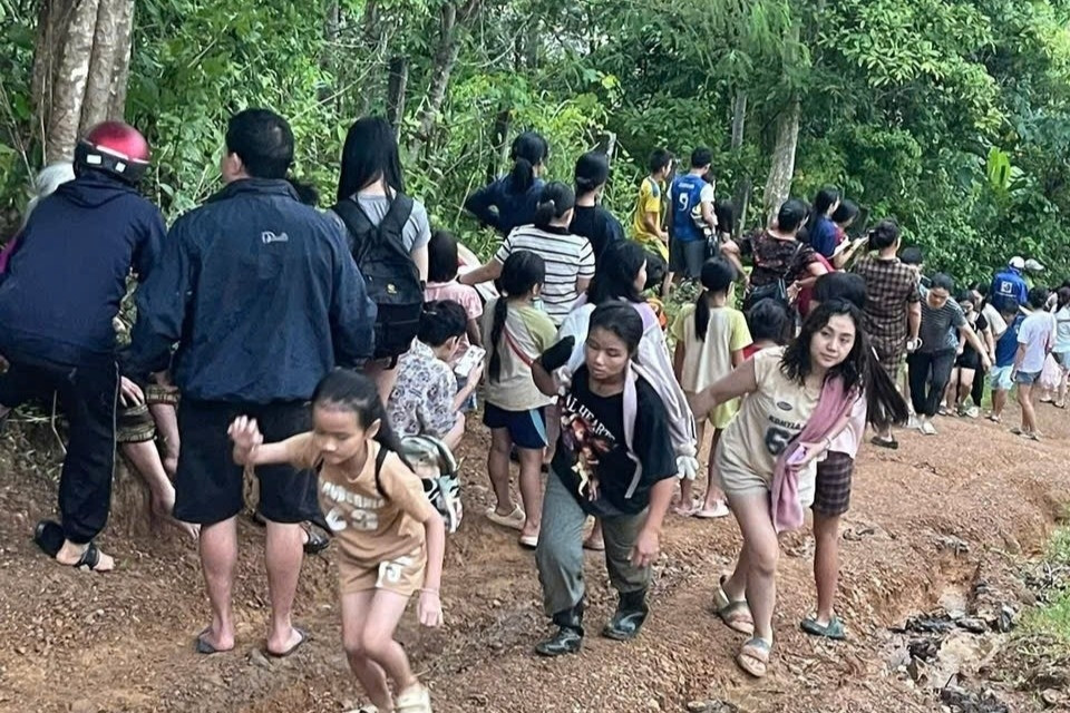 Hàng nghìn người ở hạ du thủy điện Bản Vẽ hoảng loạn tháo chạy lên núi vì một tin đồn