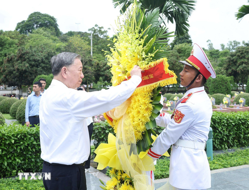 tong bi thu to lam tuong niem anh hung liet si tai nghia trang liet si quoc gia a1 o dien bien 27 2.jpg