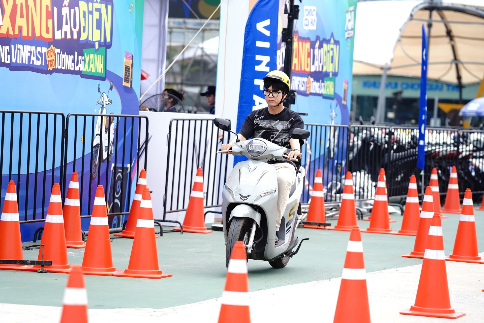 Xe máy điện Việt ‘gây sốt’ tại VinFast Xanh Fest Icon