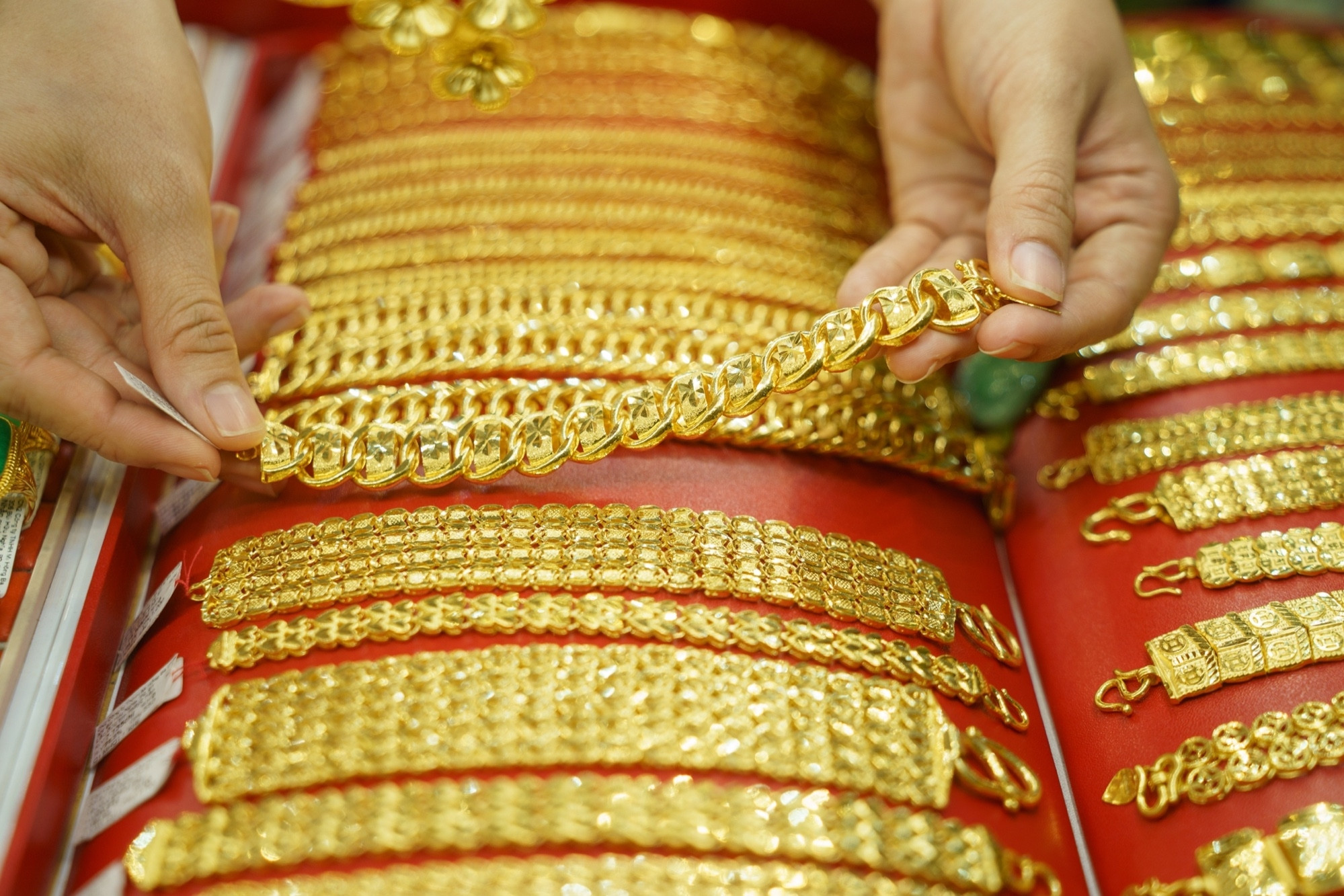 Giá vàng hôm nay 29/7/2025 thế giới đảo chiều đi lên, vàng SJC tăng theo