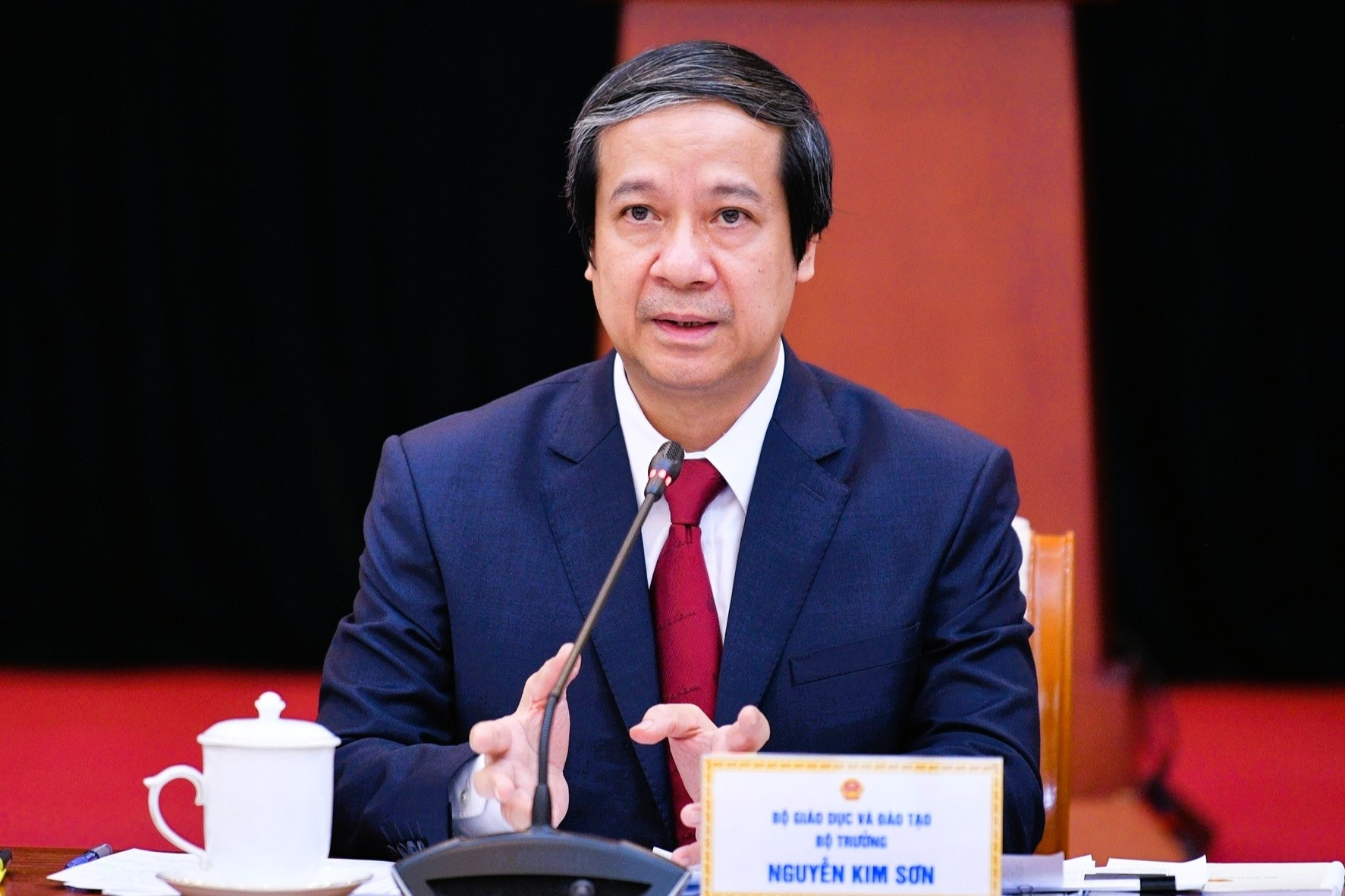 Bộ trưởng GD-ĐT phản hồi về ý kiến 1 bộ sách giáo khoa dùng chung cả nước