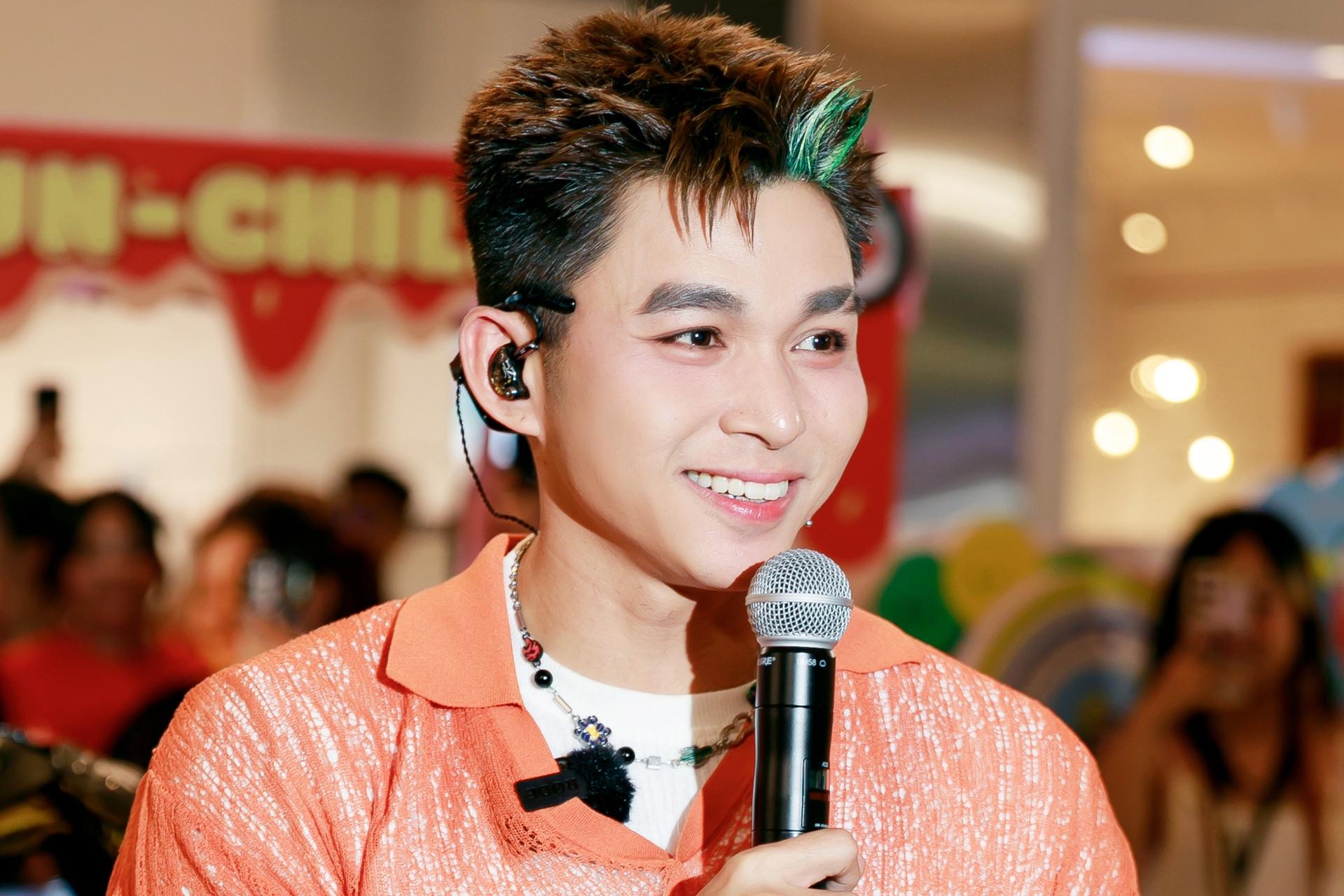 Ca sĩ Jun Phạm và fan góp 1 tỷ đồng giúp các bệnh nhi mổ tim