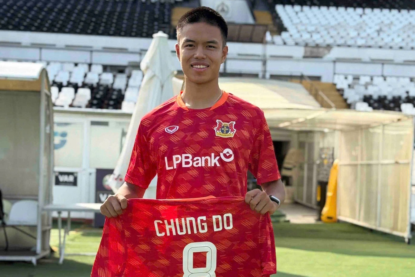 CLB Ninh Bình sở hữu cầu thủ Việt kiều Đỗ Chung tới 8 năm