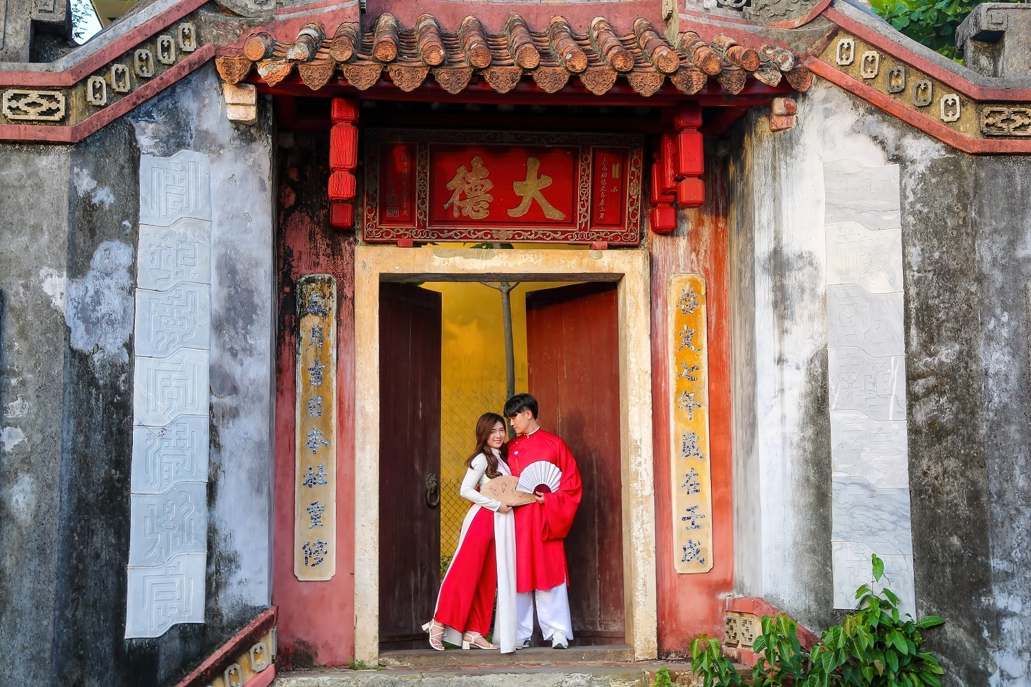 Cổng tam quan tinh tế còn sót lại của ngôi chùa được xây từ thế kỷ 17 ở Hội An