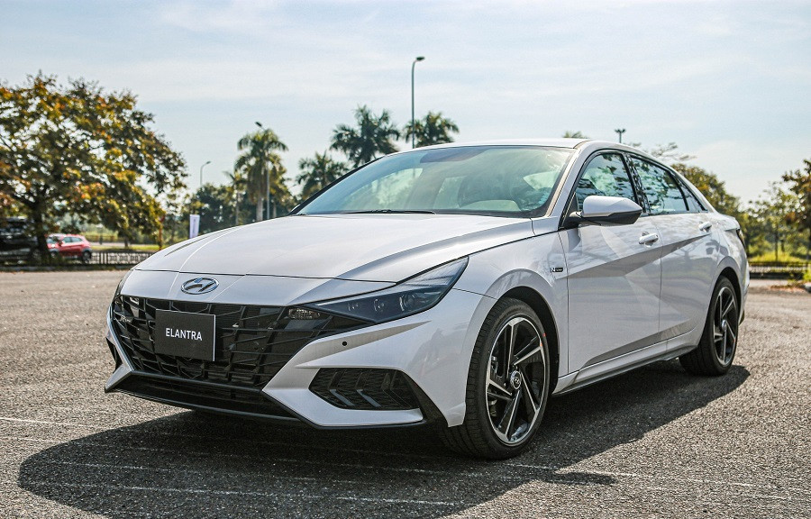 gia xe Hyundai Elantra 2023 5.jpg