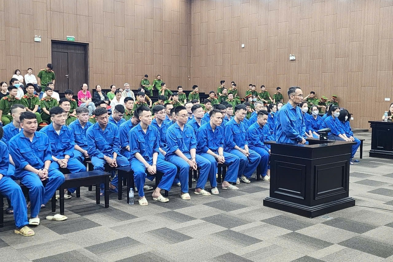 Giám đốc điều hành 7 công ty dùng ảnh ghép, đồi trụy để đòi nợ