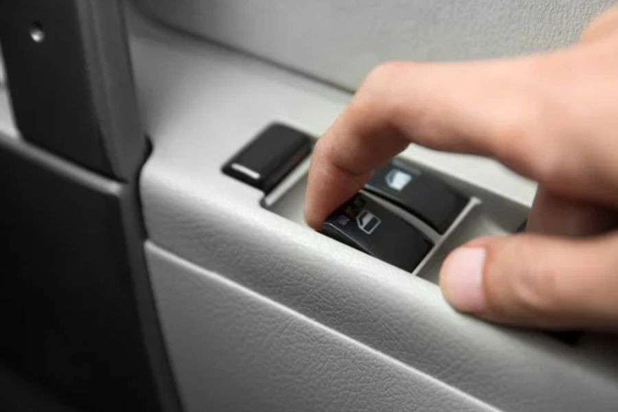 Mẹo cực đơn giản để khắc phục cửa sổ chỉnh điện ô tô không nâng hạ kính tự động