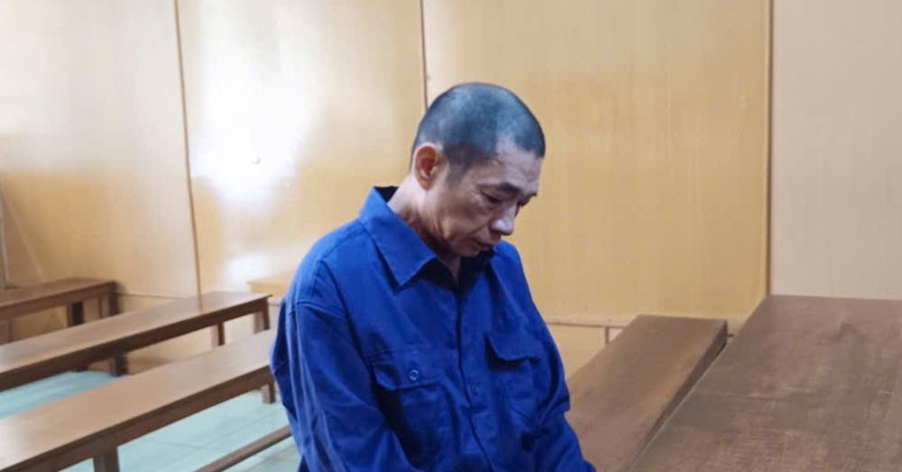 Người chồng tạt xăng thiêu vợ trong đêm