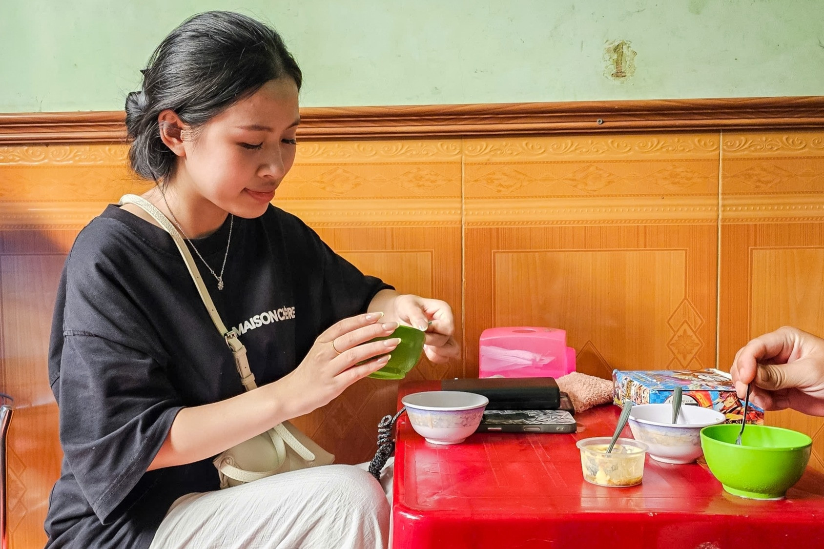 Thức quà vặt ở Ninh Bình gợi nhớ ký ức, ăn 2 suất vẫn thòm thèm