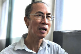 Tiến sĩ Lê Bá Khánh Trình thôi làm tổ trưởng ở trường chuyên sau 32 năm
