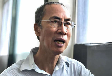 Tiến sĩ Lê Bá Khánh Trình thôi làm tổ trưởng ở trường chuyên sau 32 năm