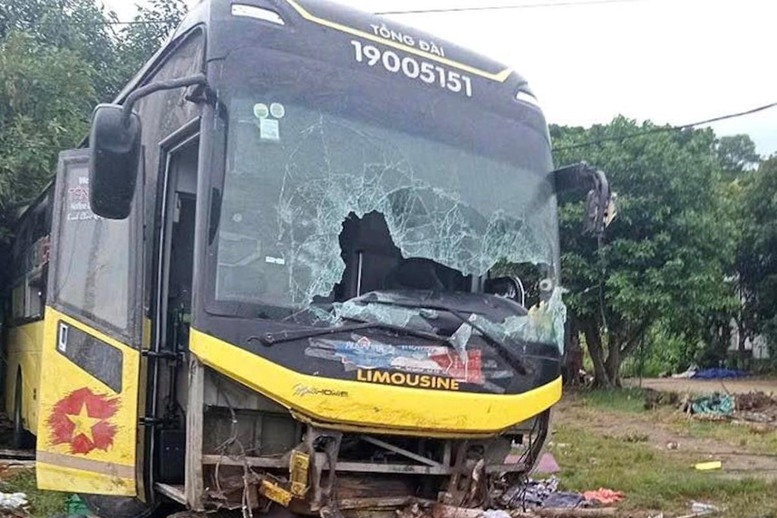 Từ vụ lật ô tô 10 người chết ở Hà Tĩnh: Xe khách không phù hiệu có bị xử phạt?