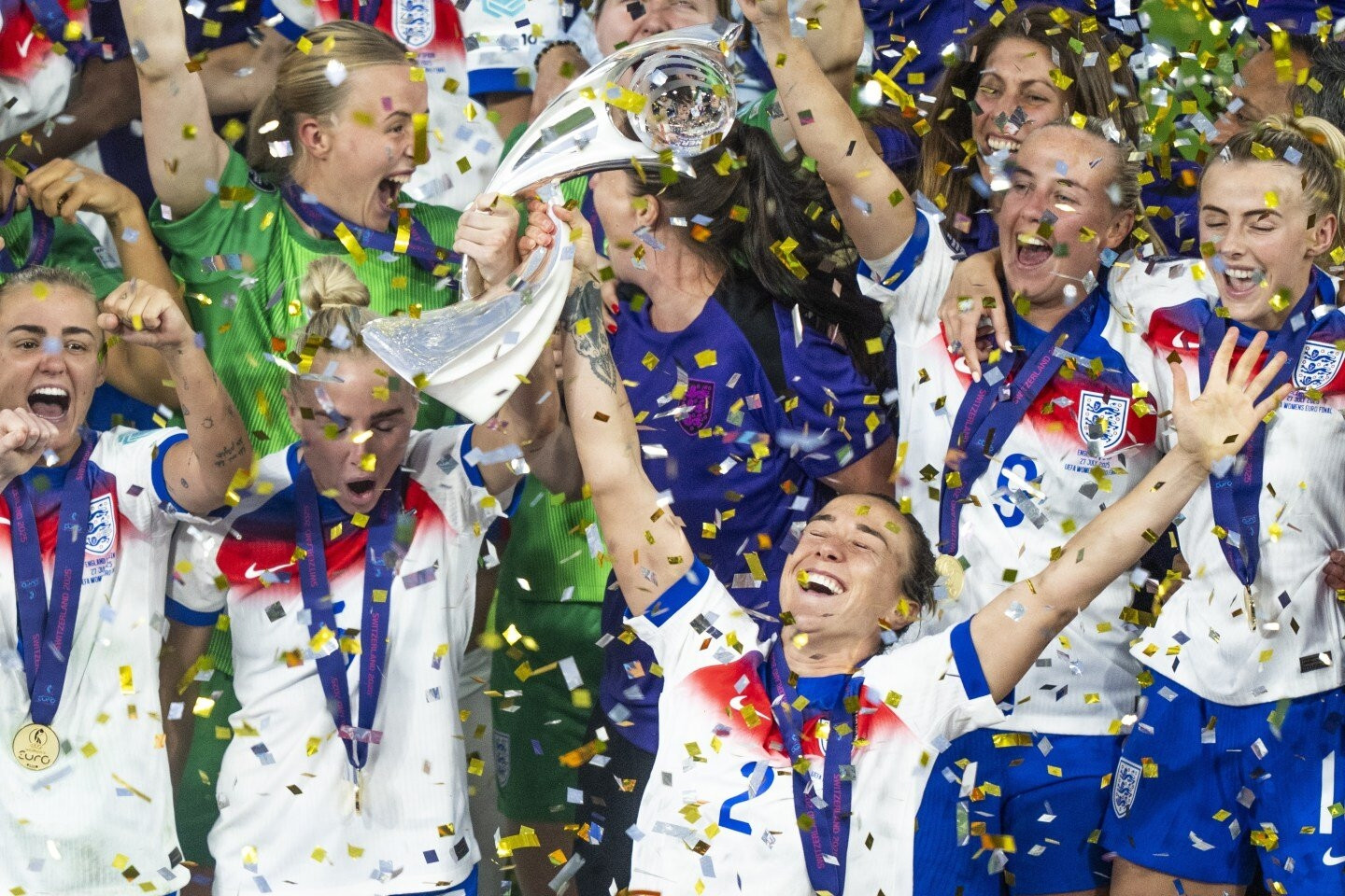 Tuyển nữ Anh đánh bại Tây Ban Nha, đoạt chức vô địch EURO 2025