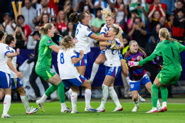 www_thesun_co_uk chloe kelly england scores winning 1012774175.jpg