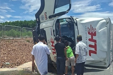 Bản tin chiều 29/7: Xe tải lật nghiêng ở Hà Tĩnh, dân phá kính giải cứu tài xế