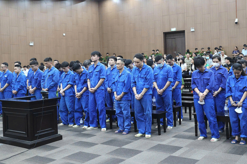 Chỉ đạo khủng bố, ghép ảnh đồi trụy để đòi nợ, ‘ông trùm’ khóc lóc trước tòa