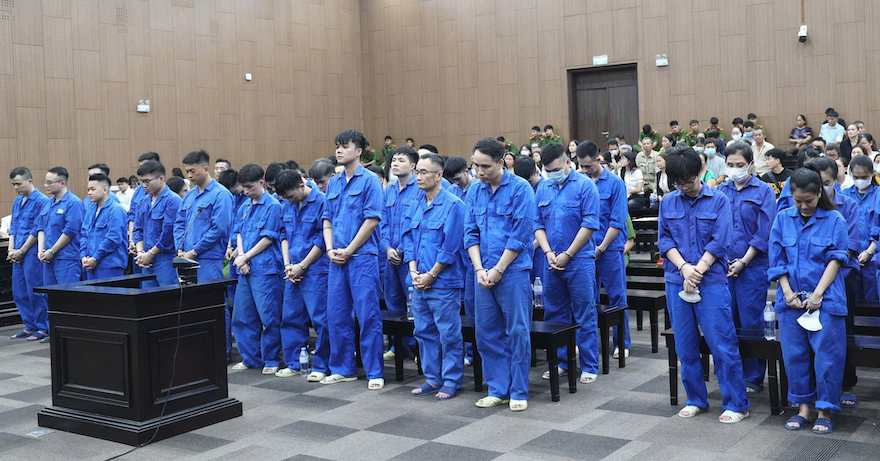 Chỉ đạo khủng bố, ghép ảnh đồi trụy để đòi nợ, ‘ông trùm’ khóc lóc trước tòa
