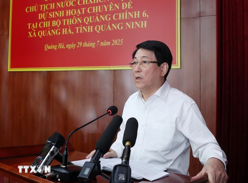 chu tich nuoc kiem tra viec van hanh chinh quyen hai cap tai quang ninh 2907 1.jpg