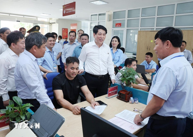 ttxvn-chu-tich-nuoc-kiem-tra-viec-van-hanh-chinh-quyen-hai-cap-tai-quang-ninh-2907-3.jpg