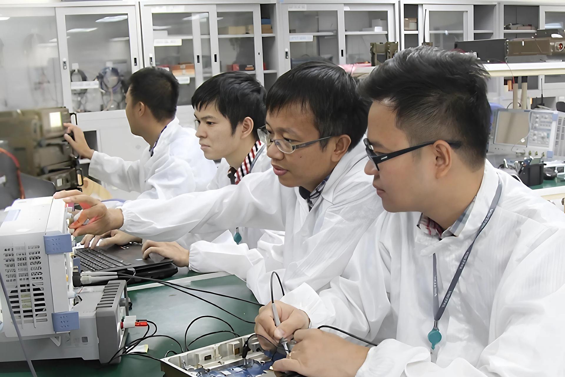 Khi doanh nghiệp không chỉ là ‘người mua mà là người kiến tạo tri thức’