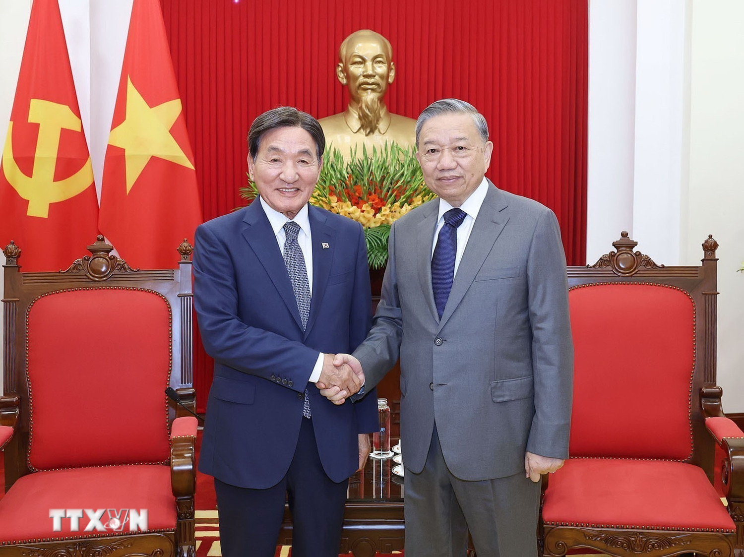 tong bi thu dac phai vien tong thong han quoc 3.jpg