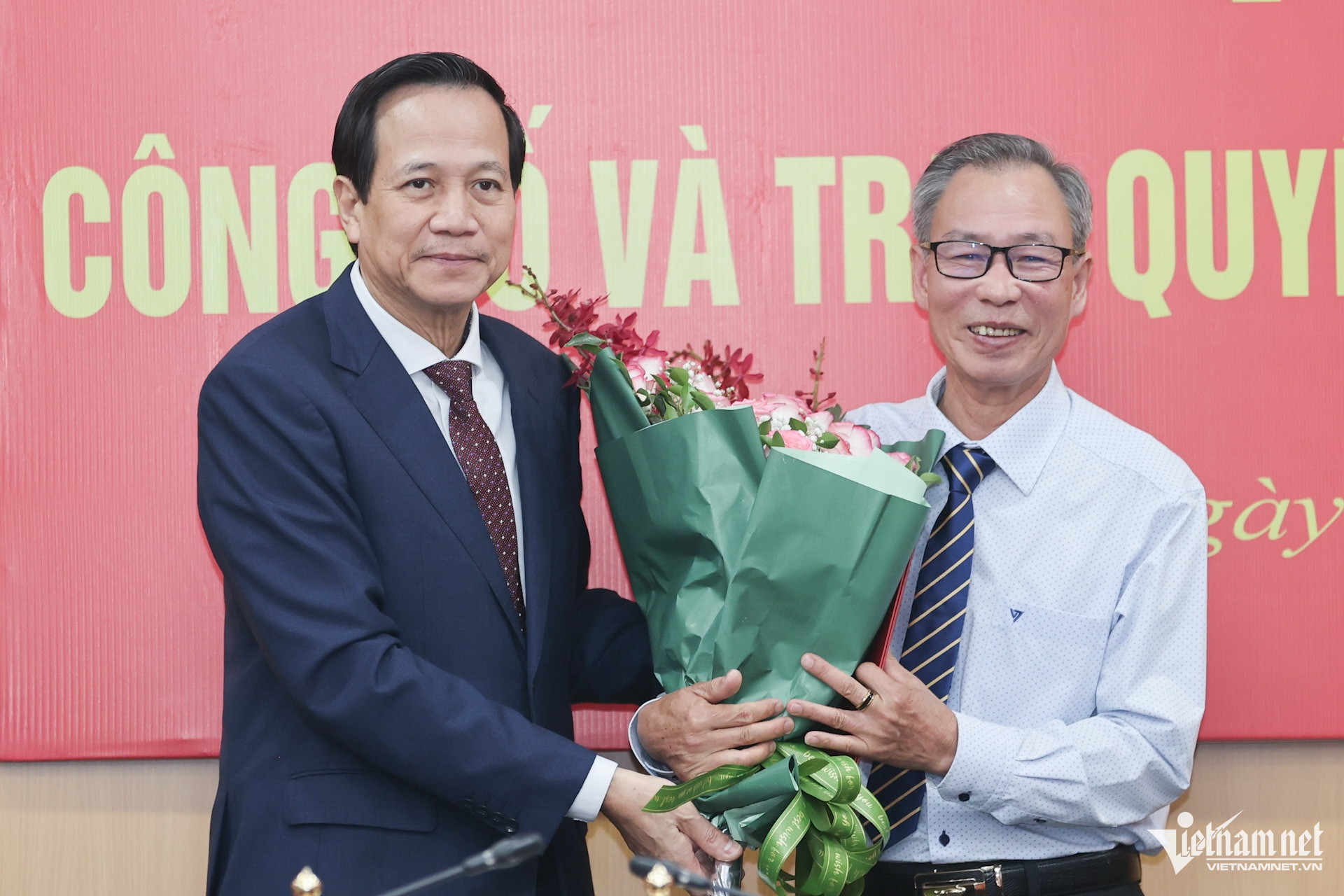 W-BT chuc mung ong Ngo.jpg