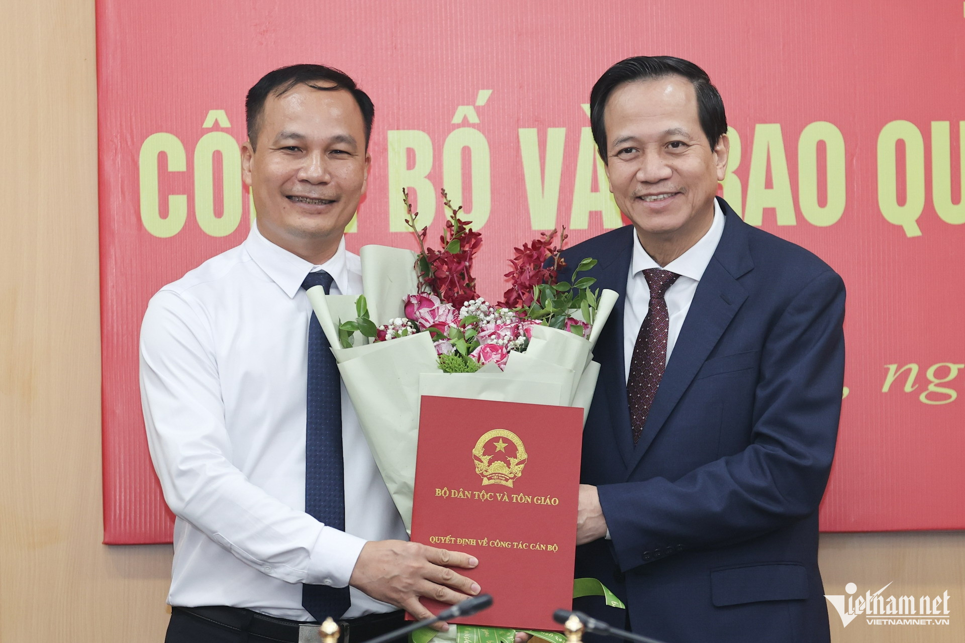 W-BT trao QD bo nhiem ong Thang.jpg