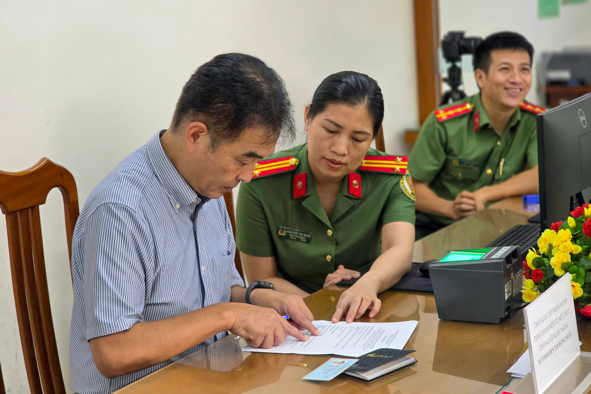 4 Nguoi nuoc ngoai.jpg