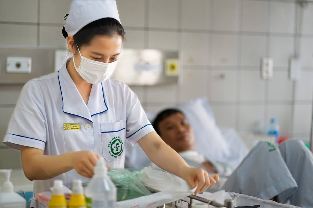 Bệnh viện Bạch Mai tuyển dụng 1.200 cán bộ y tế cho cơ sở 2