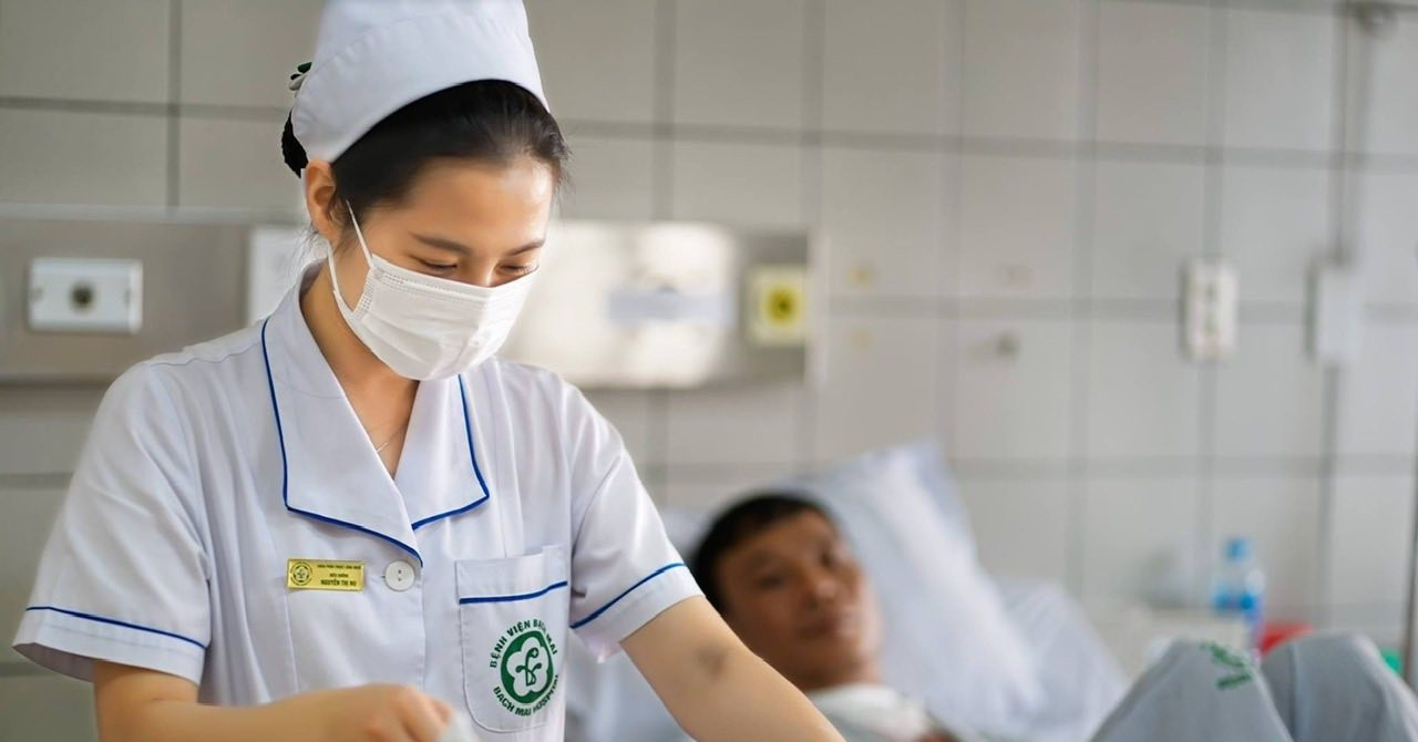 Bệnh viện Bạch Mai tuyển dụng 1.200 cán bộ y tế cho cơ sở 2
