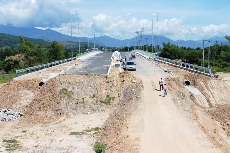 Cầu hàng trăm tỷ ở Đà Nẵng thông xe kỹ thuật rồi rào chắn lại vì lý do bất ngờ
