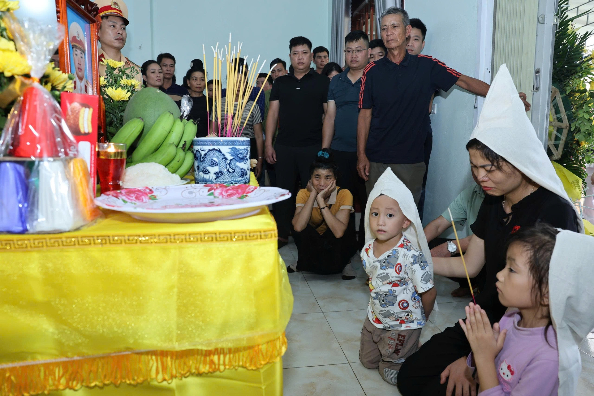 Câu hỏi thắt lòng của con trai Thiếu tá cảnh sát hy sinh ở Lai Châu