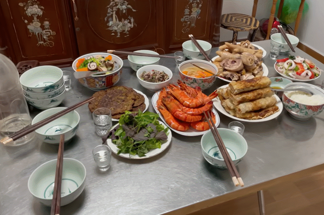Chàng rể miền Nam ăn giỗ ở Bắc, mê tít 1 món đặc sản trong mâm cỗ Hải Phòng
