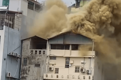 Cháy nhà nghỉ giữa phố, cột khói bốc cao cả chục mét