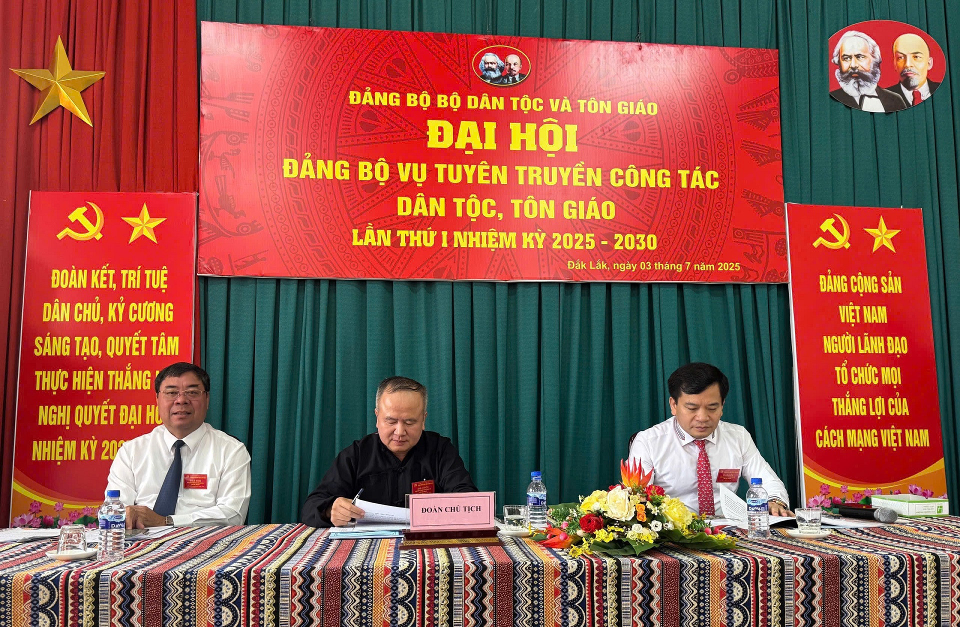 Dai hoi.jpg