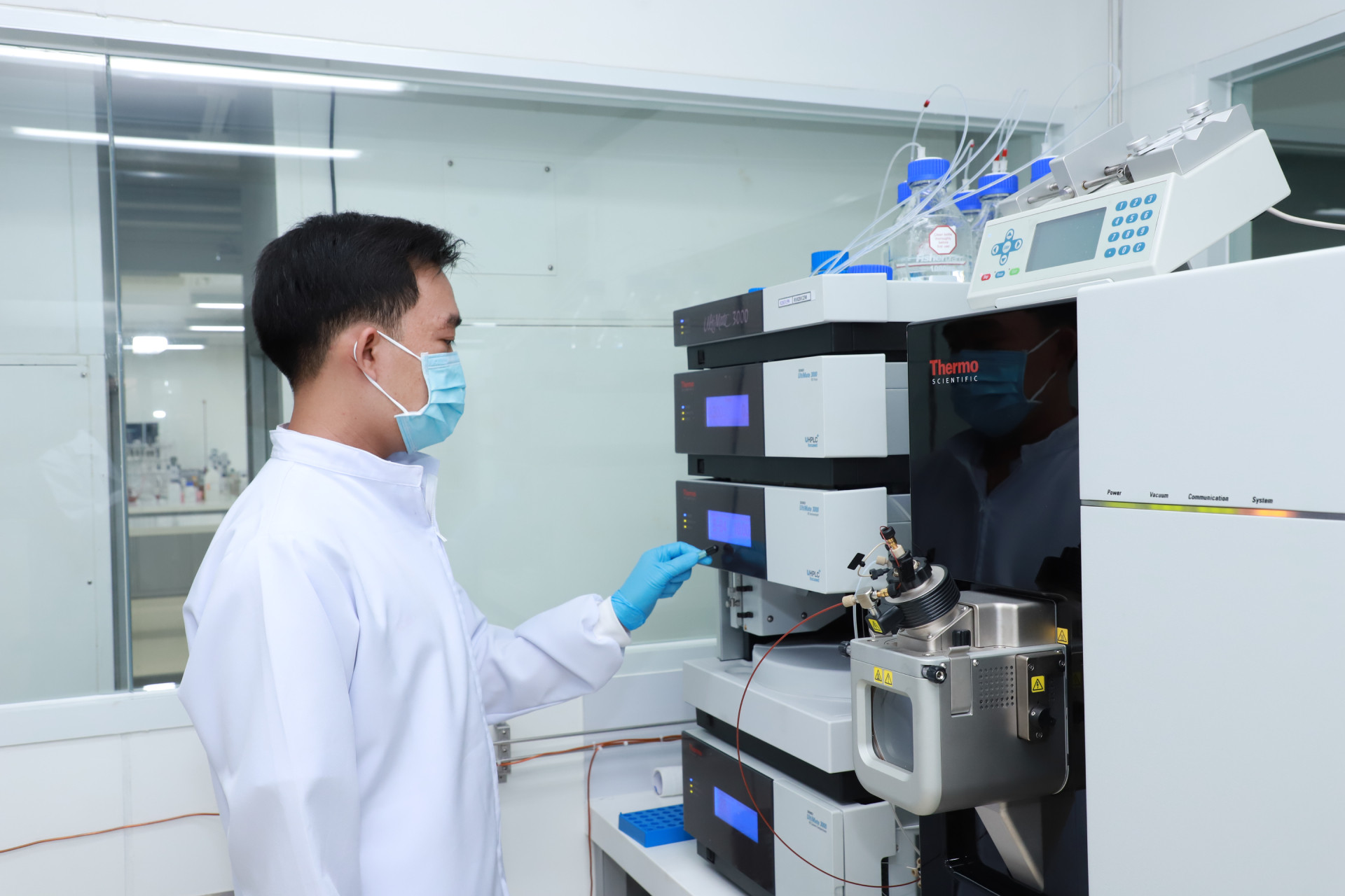 Để đảm bảo kết quả kiểm tra nhanh chóng, chính xác và toàn diện, Acecook Việt Nam đã đầu tư xây dựng phòng thí nghiệm hiện đại đạt chuẩn ISO.jpg