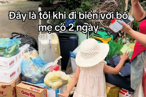 Du lịch Hạ Long 3 ngày, gia đình ở Hà Nội đem cả ‘quán tạp hóa’ đi cùng