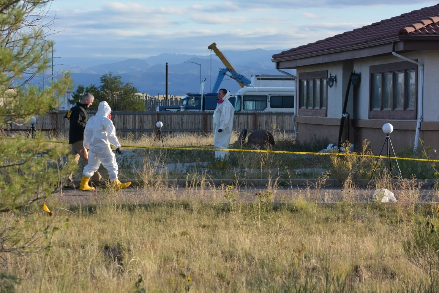 Gửi tro cốt giả, giấu gần 200 thi thể: Vợ chồng chủ nhà tang lễ gây phẫn nộ