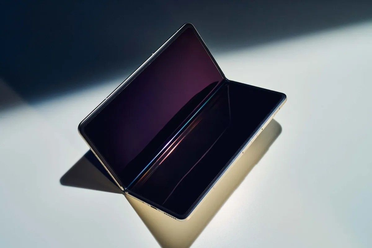 Hãng điện thoại Trung Quốc 'phủ đầu' Samsung bằng smartphone gập siêu mỏng